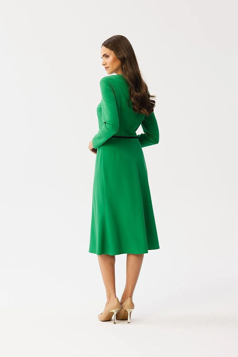 Chic Waist-Defined Midi Dress